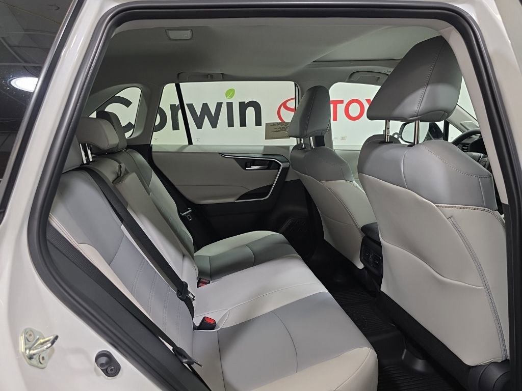 Used 2025 Toyota RAV4 XLE Premium image 15
