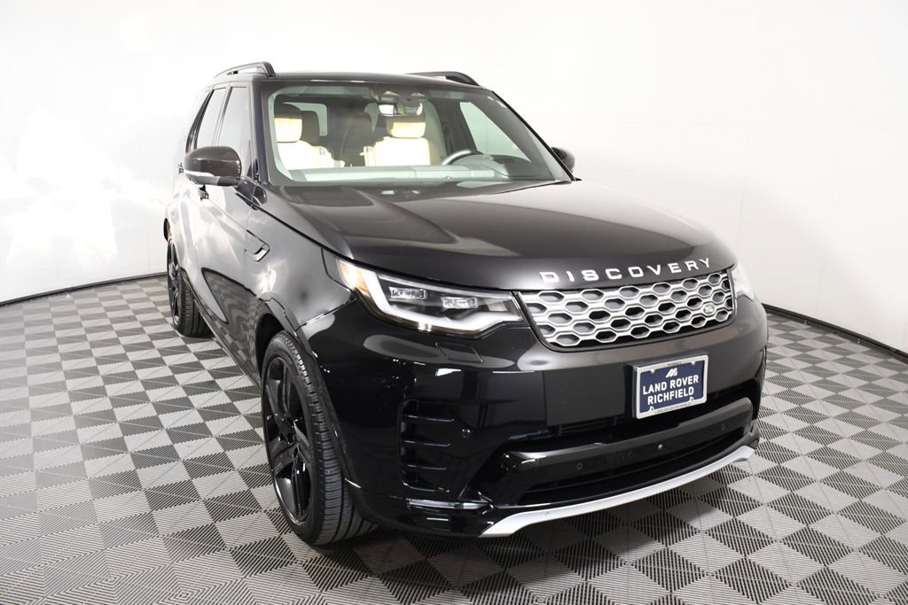 Used 2024 Land Rover Discovery Metropolitan Edition image 9