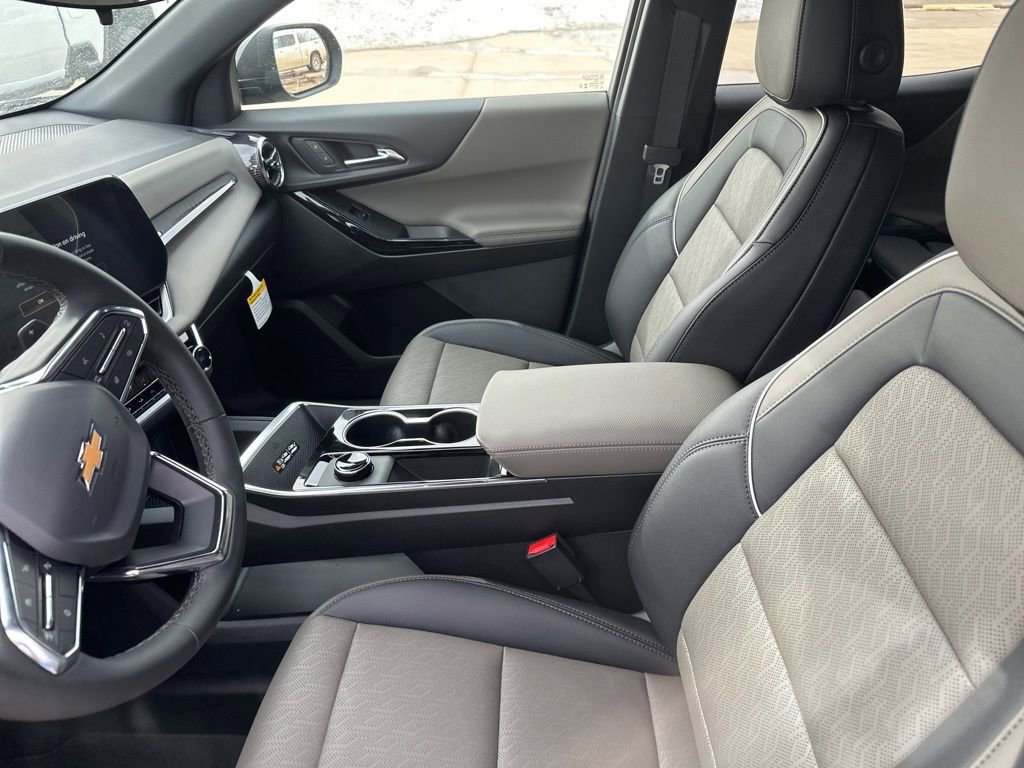 New 2026 Chevrolet Equinox LT w/ Convenience Package II image 2