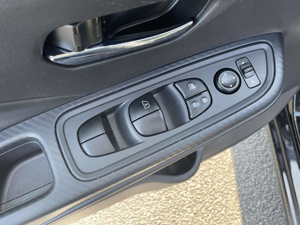 Used 2025 Nissan Versa SV FWD image 18