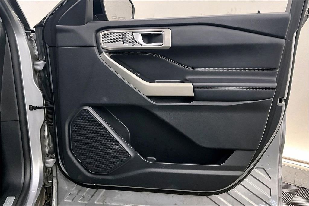 Used 2022 Ford Explorer Limited w/ Equipment Group 301A image 25