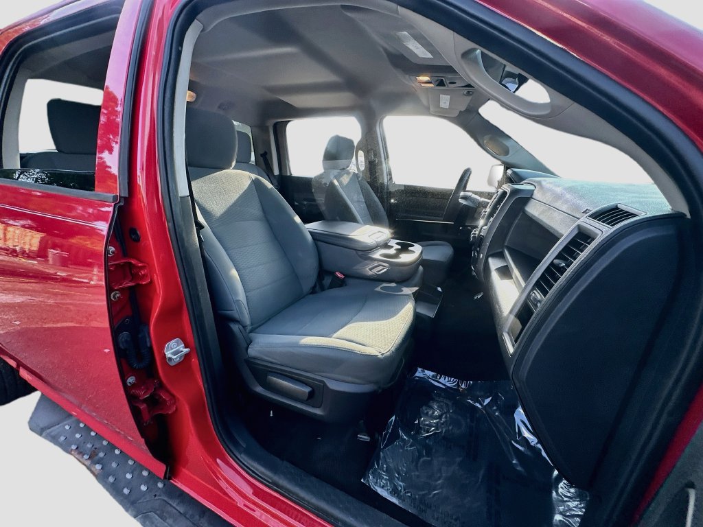 Used 2017 RAM 1500 Express RWD image 23