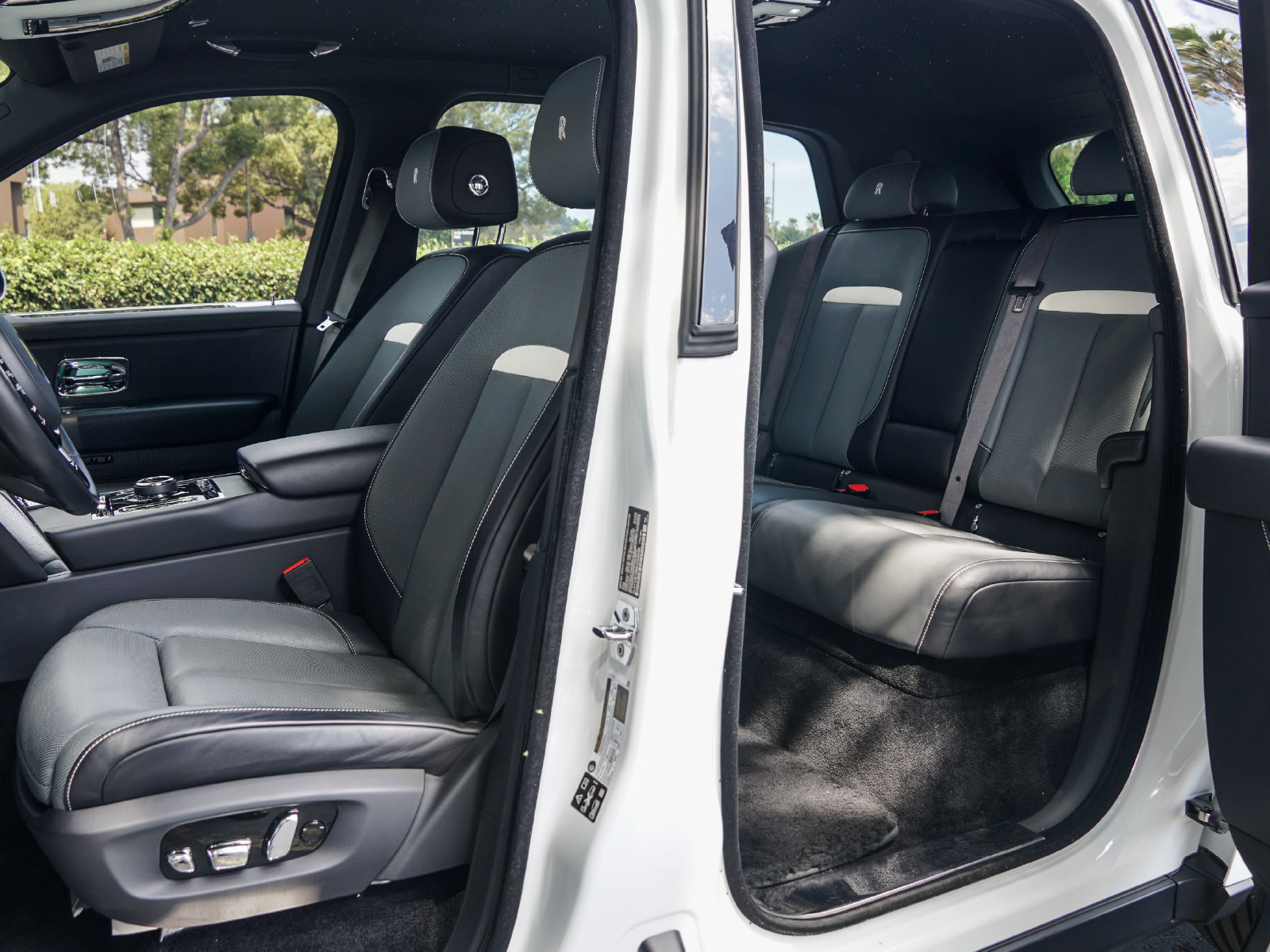 Certified 2024 Rolls-Royce Cullinan AWD/4WD image 22