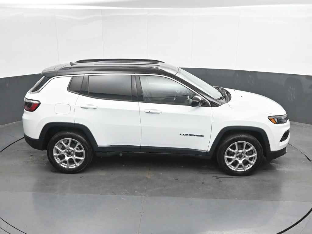 Used 2025 Jeep Compass Limited AWD/4WD image 31
