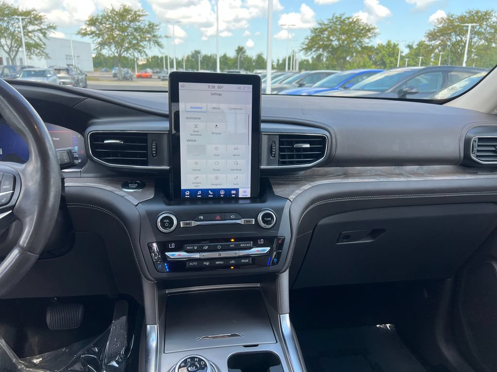 Used 2020 Ford Explorer Platinum w/ Premium Technology Package AWD/4WD image 12