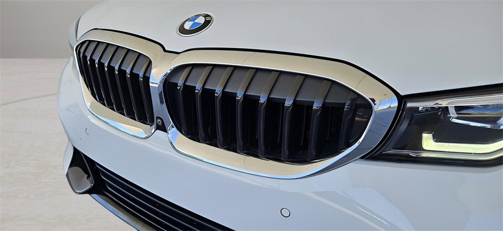 Used 2020 BMW 330i Sedan w/ Premium Package image 2