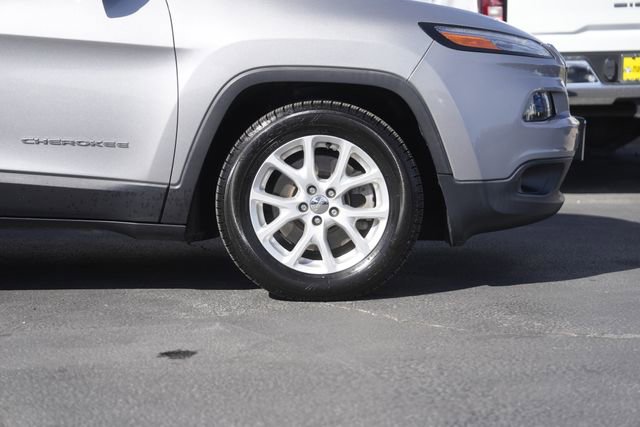 Used 2015 Jeep Cherokee Latitude image 4
