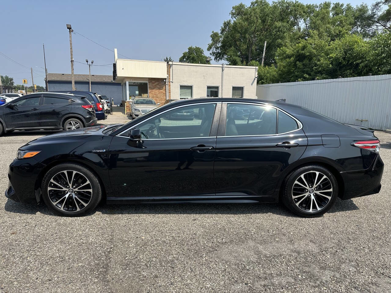 Used 2018 Toyota Camry SE image 4