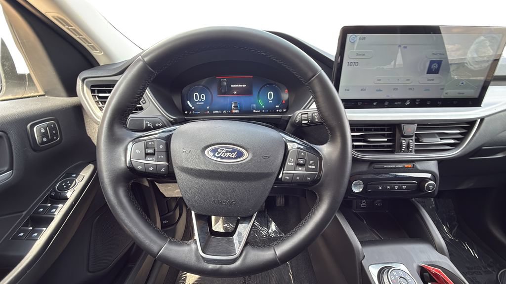 Used 2025 Ford Escape Platinum AWD/4WD image 11