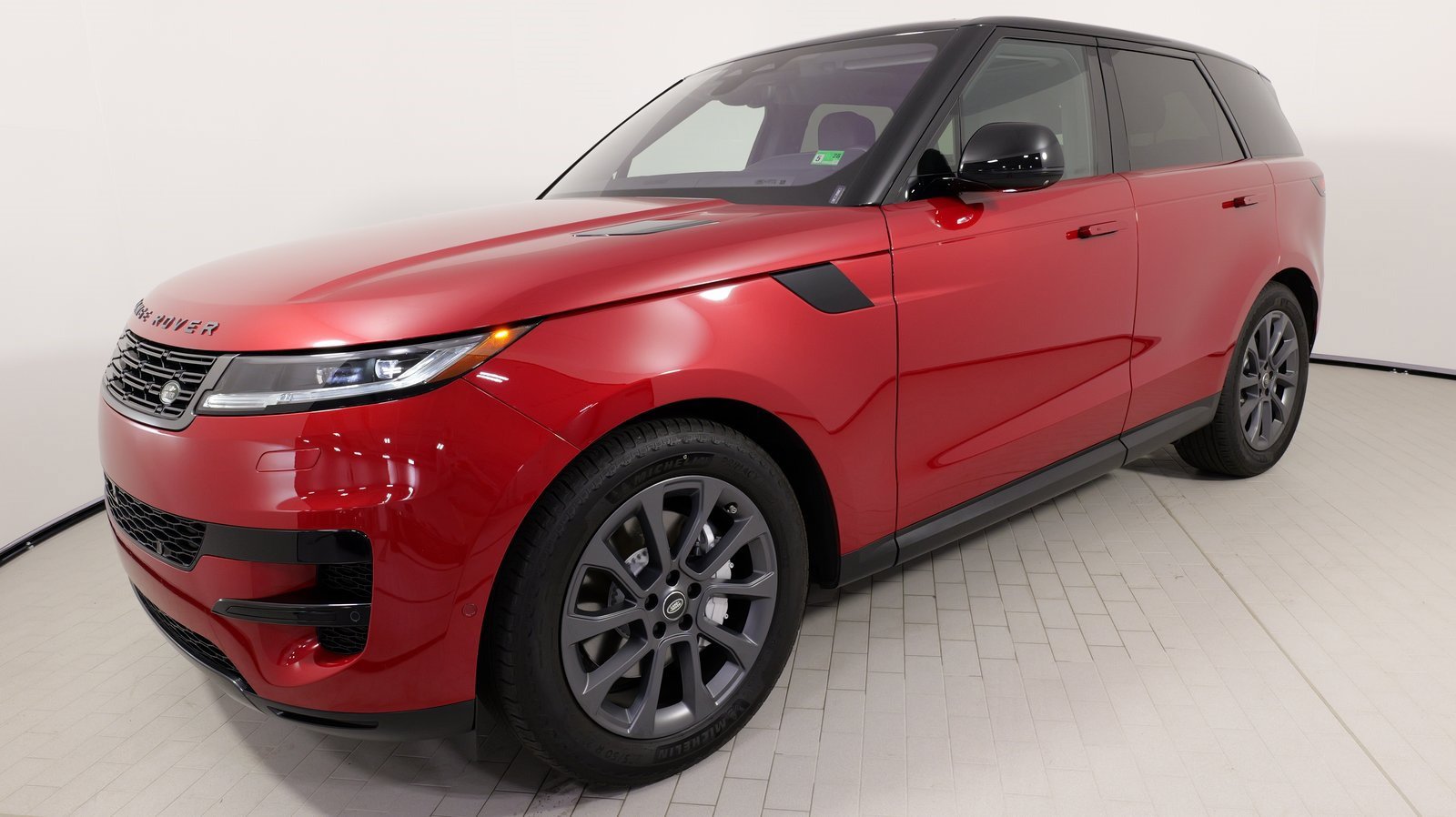 Used 2023 Land Rover Range Rover Sport SE AWD/4WD image 3
