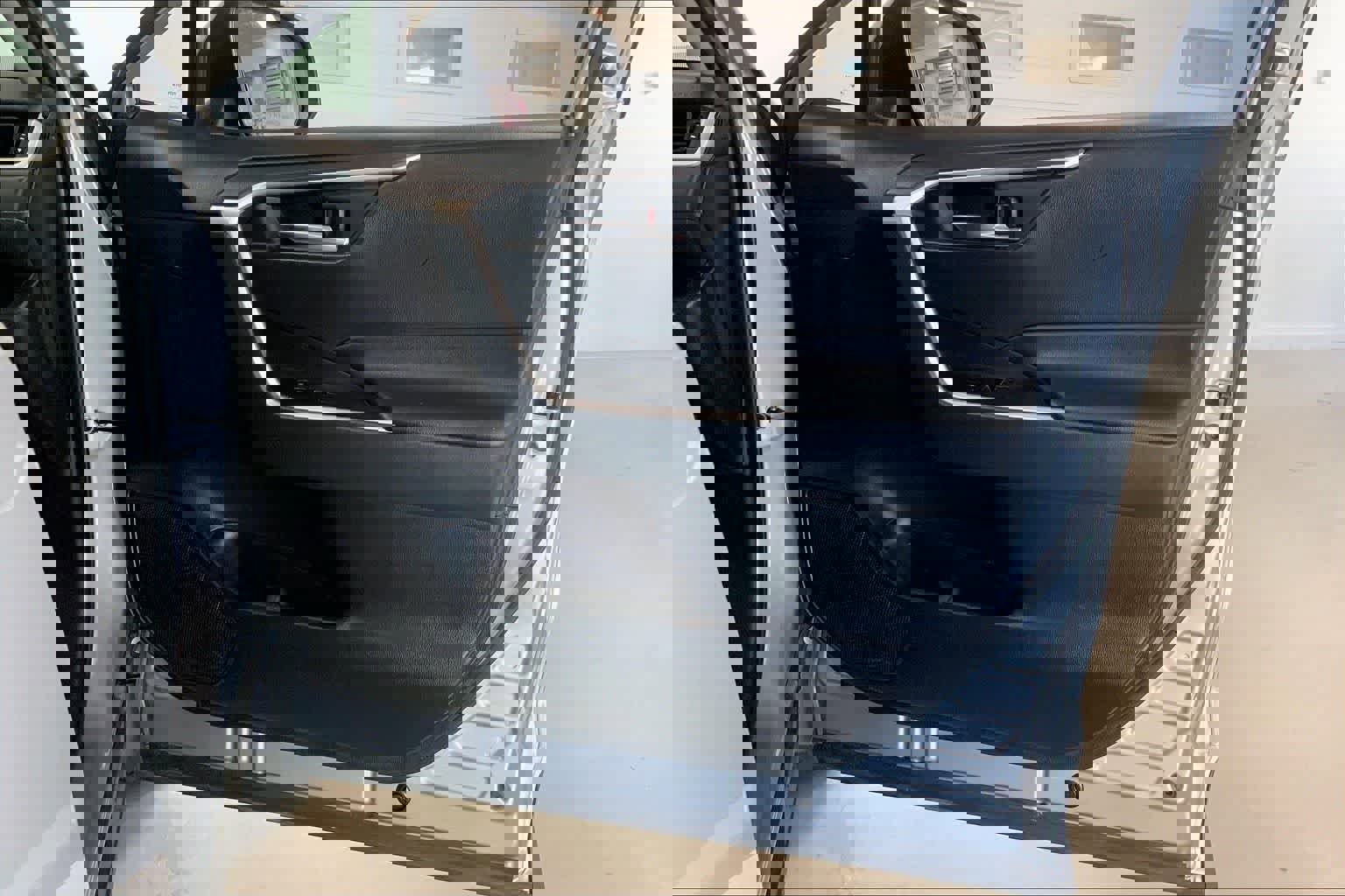 Used 2022 Toyota RAV4 XLE image 26