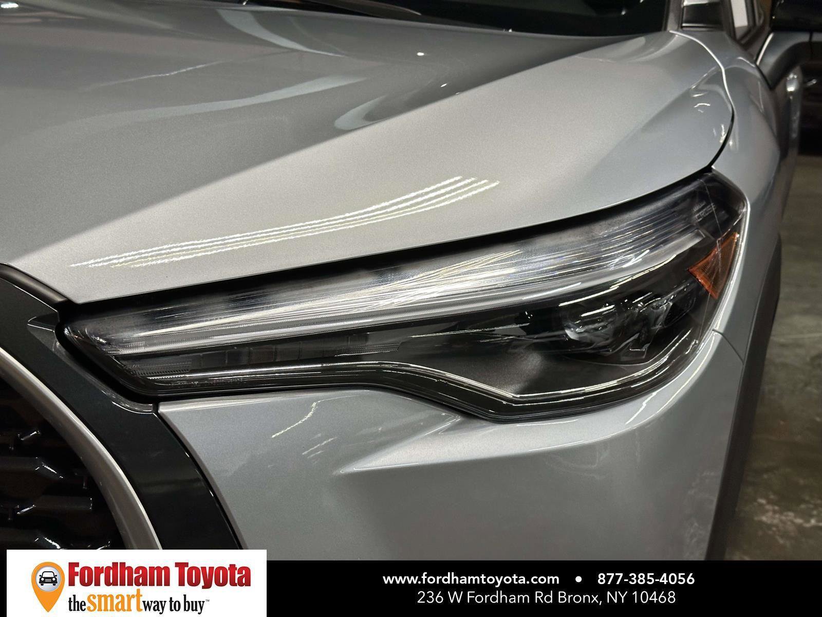 Used 2025 Toyota Corolla Cross XLE image 9