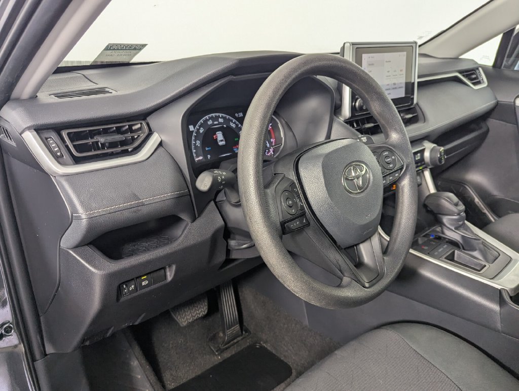 Used 2025 Toyota RAV4 XLE FWD image 12