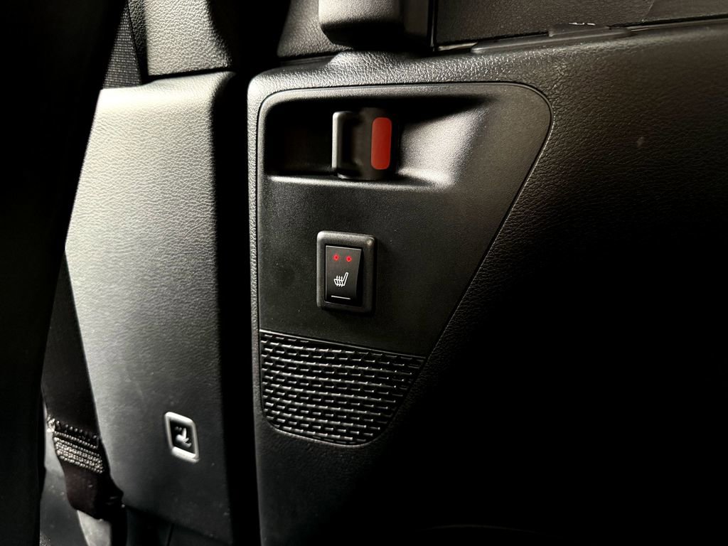 New 2026 Chrysler Pacifica Limited w/ Uconnect Theater Family Group FWD image 30
