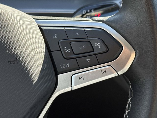 Used 2025 Volkswagen Tiguan SE AWD/4WD image 50