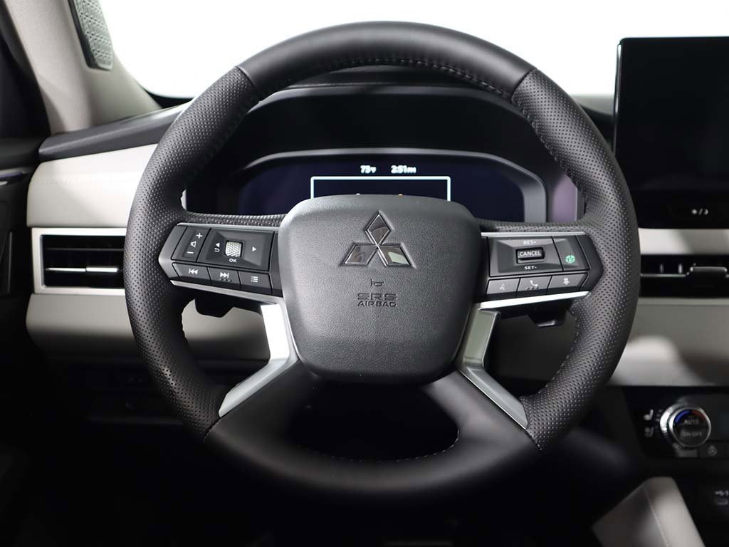 New 2025 Mitsubishi Outlander AWD image 42
