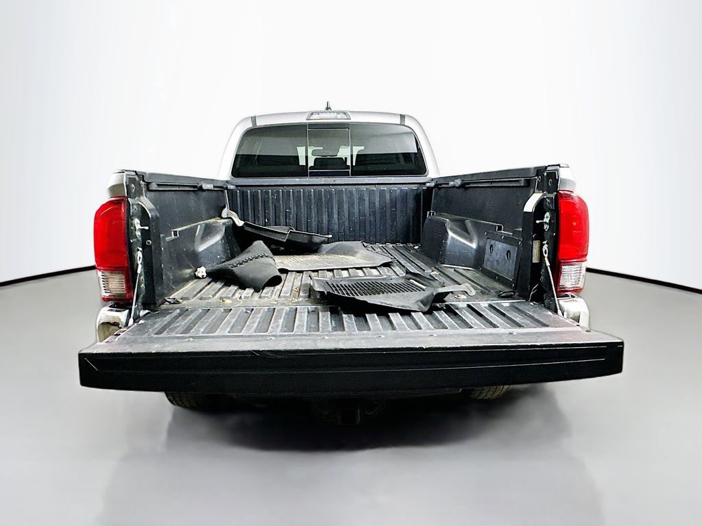 Used 2021 Toyota Tacoma SR5 AWD/4WD image 34