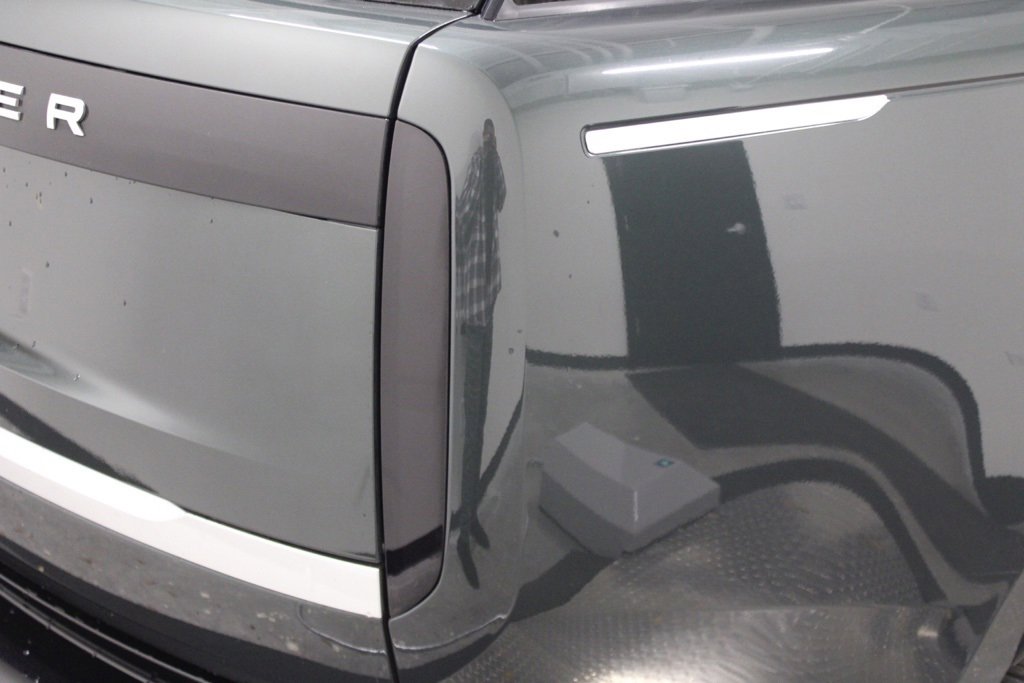 Used 2024 Land Rover Range Rover Long Wheelbase Autobiography image 11