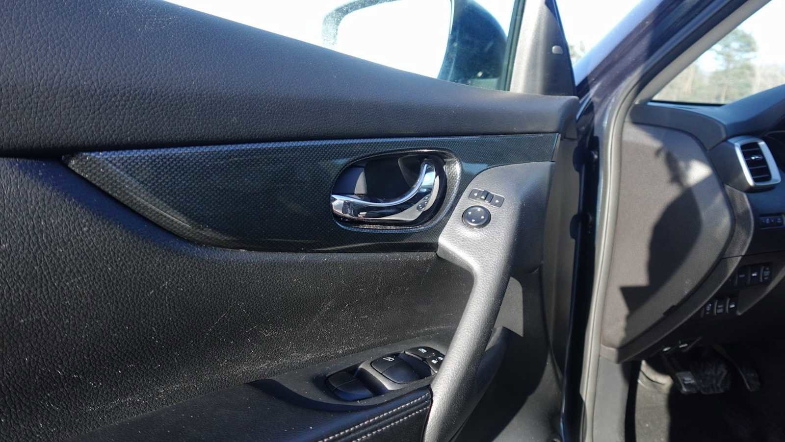 Used 2016 Nissan Rogue SL w/ SL Premium Package image 13