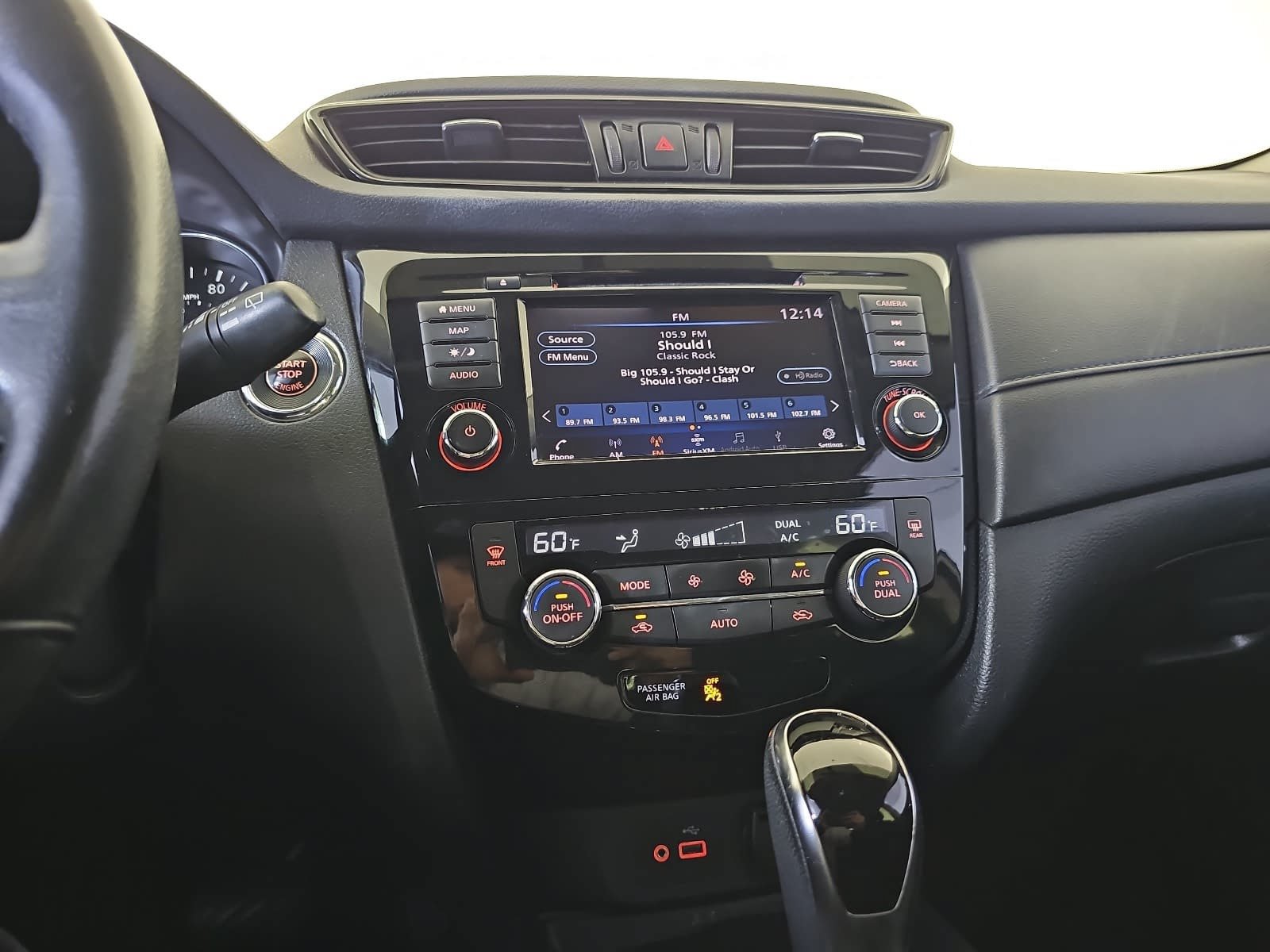 Used 2018 Nissan Rogue SV w/ Premium Package FWD image 18