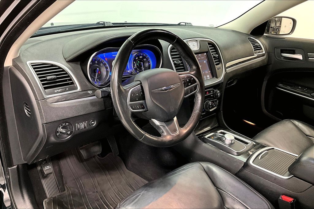 Used 2021 Chrysler 300 Touring L RWD image 16