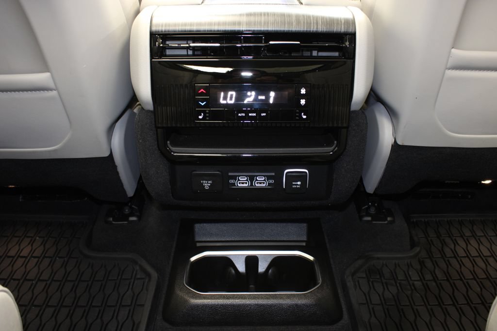 Used 2024 Jeep Wagoneer L Series III w/ Premium Group I AWD/4WD image 15