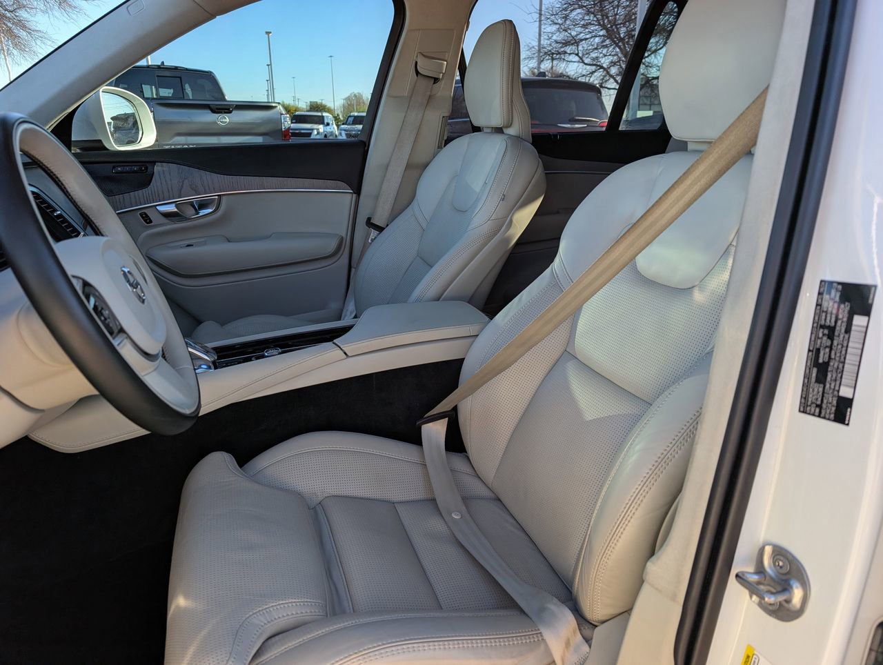 Used 2025 Volvo XC90 B6 Ultra w/ Lounge Package image 26