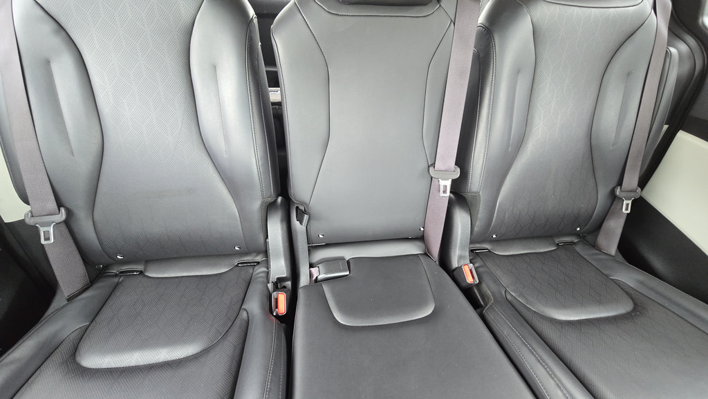 Used 2024 Kia Carnival LX FWD image 23