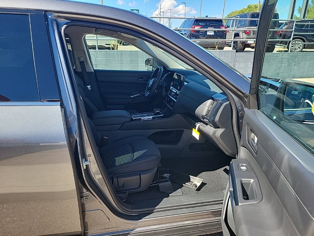 New 2025 Nissan Pathfinder SV w/ Cargo Package image 17
