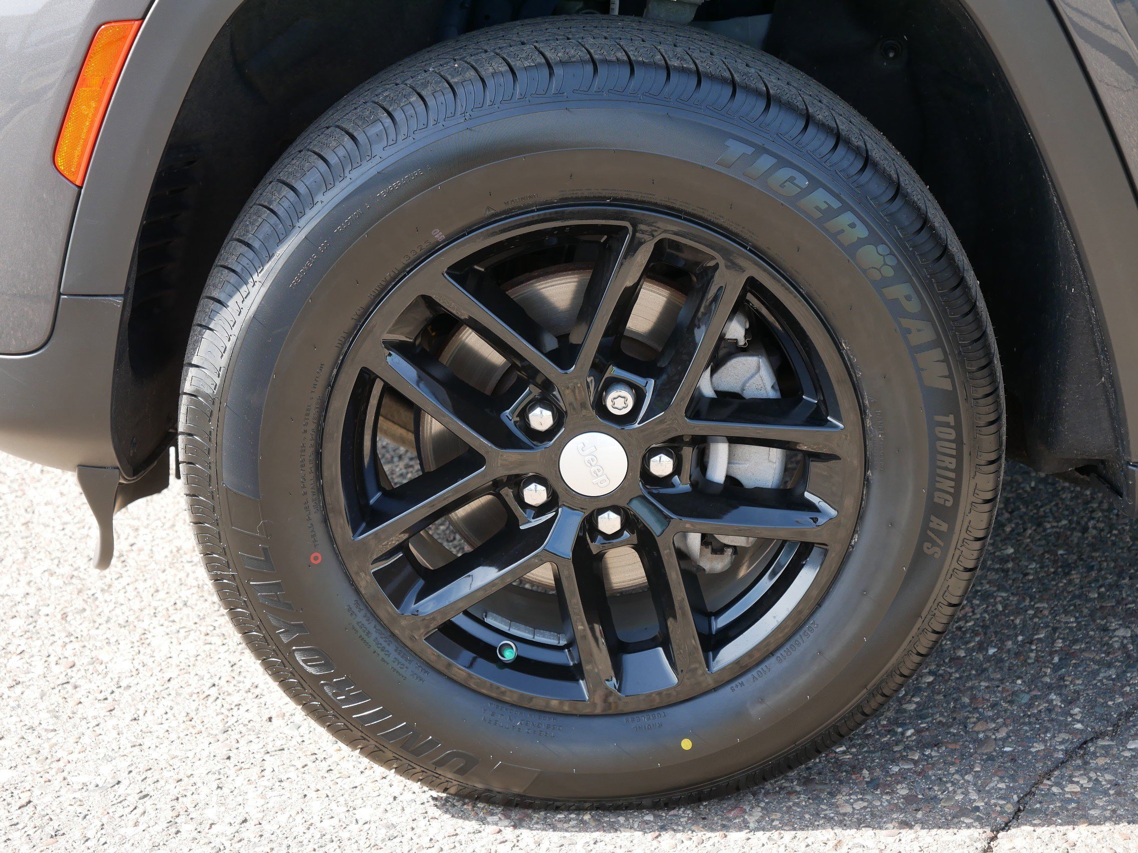 Used 2023 Jeep Grand Cherokee Laredo w/ Luxury Tech Group I image 15