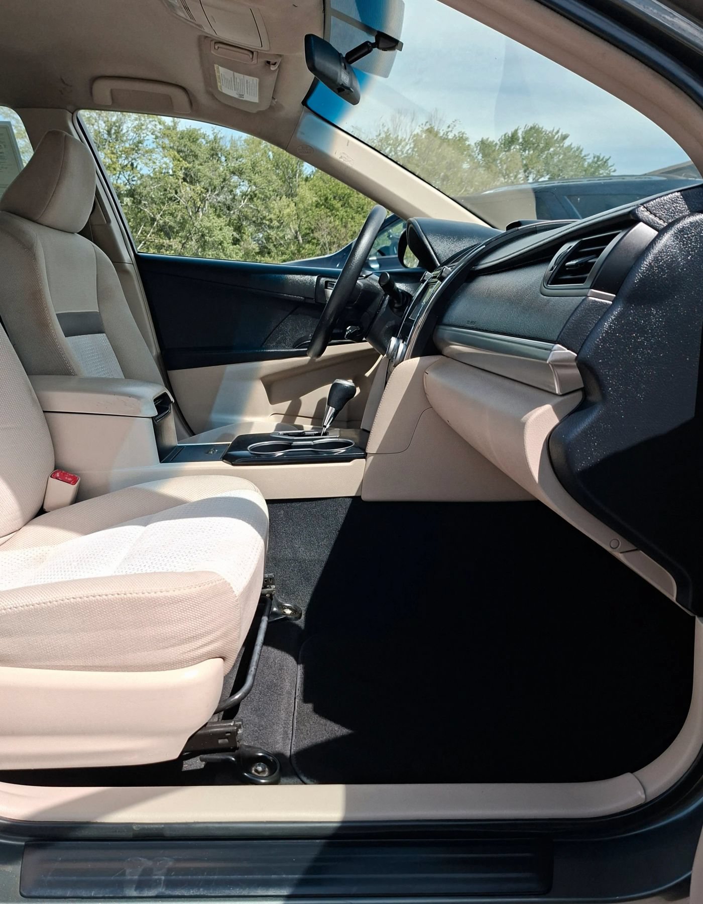 Used 2012 Toyota Camry LE FWD image 13