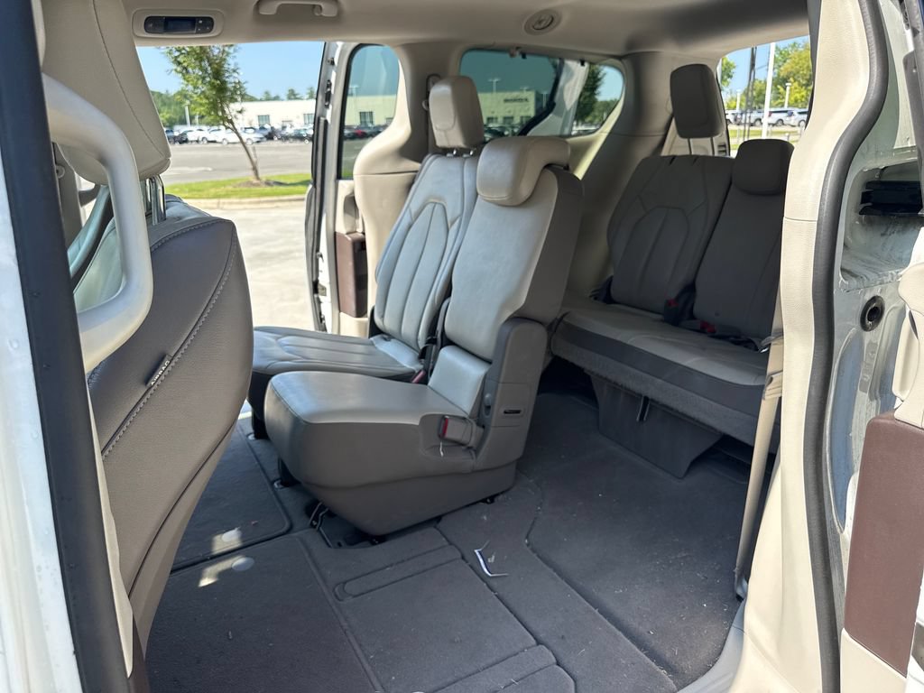 Used 2019 Chrysler Pacifica Touring-L w/ Advanced Safetytec Group FWD image 31
