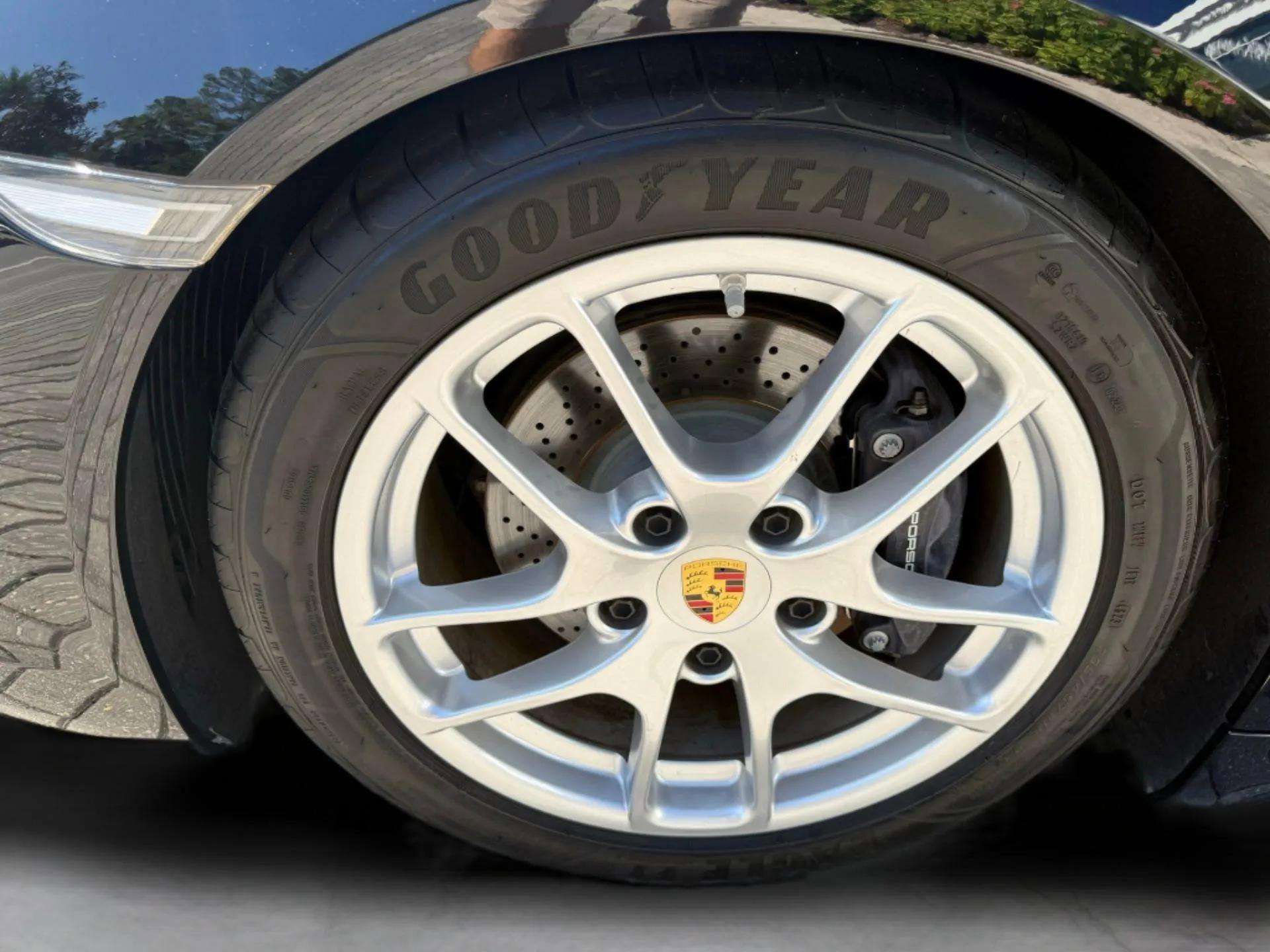 Used 2024 Porsche 718 Cayman w/ Sport Chrono Package image 33