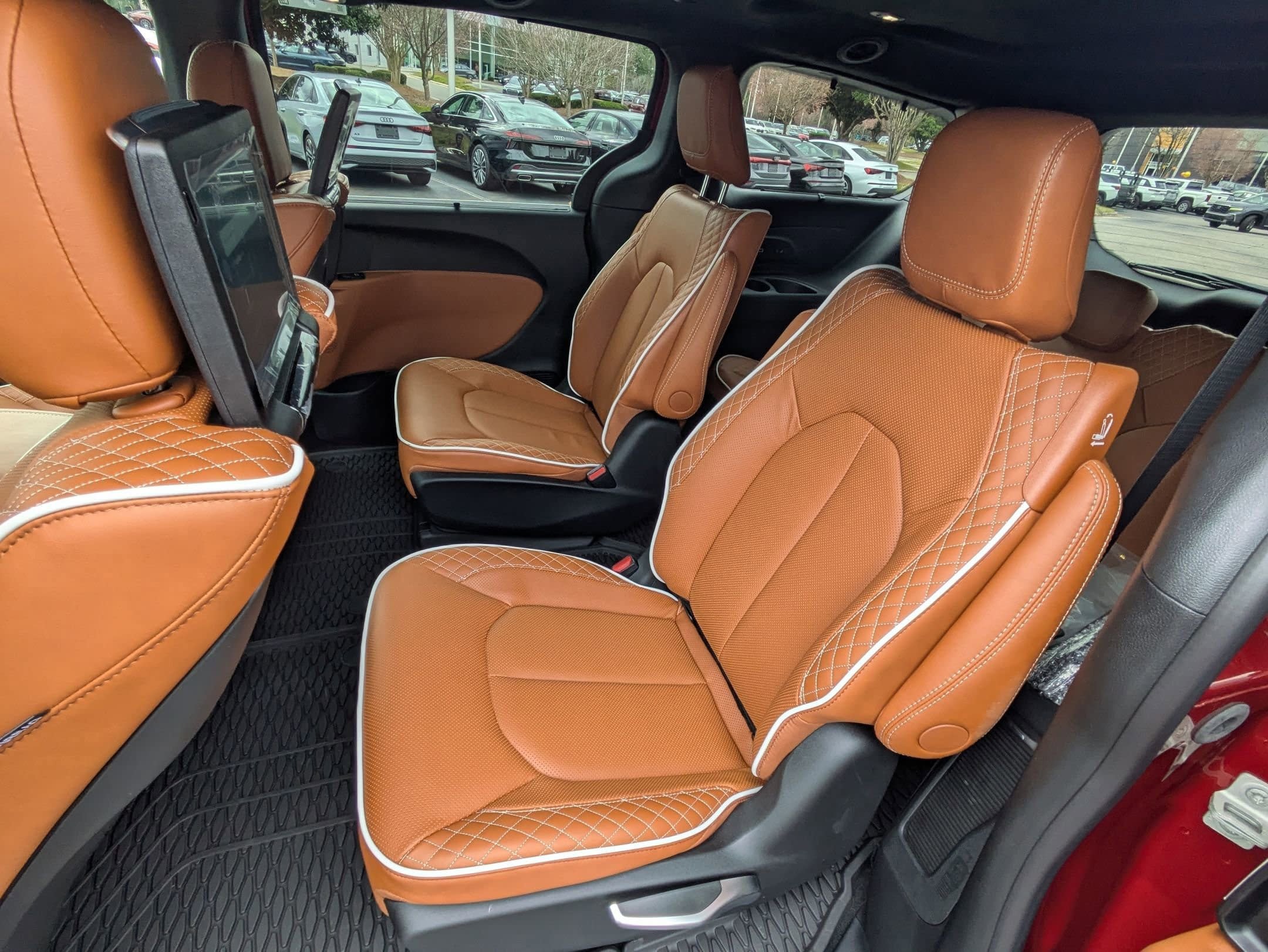 New 2026 Chrysler Pacifica Pinnacle FWD image 26