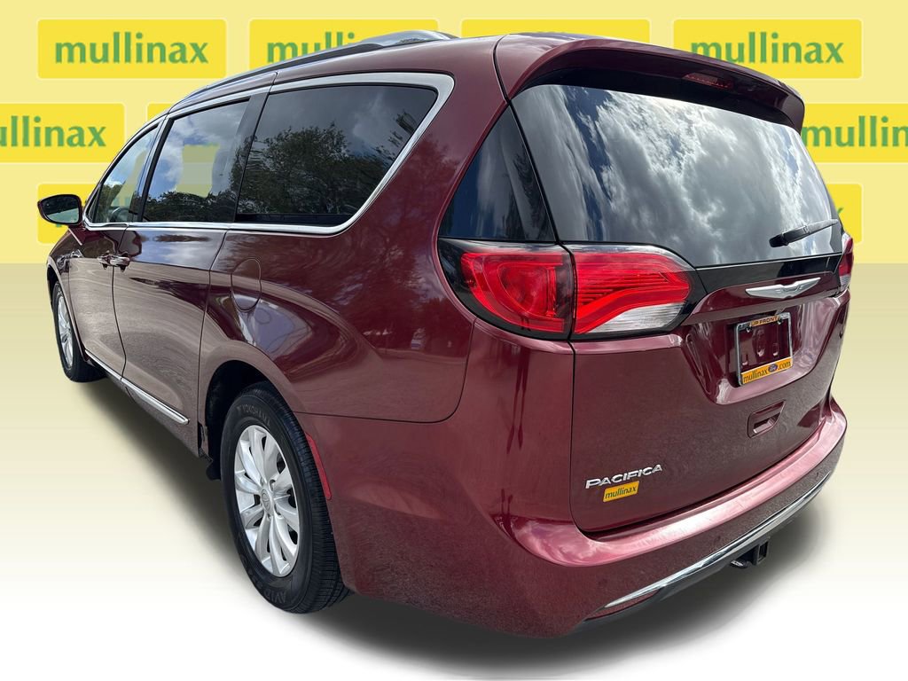 Used 2018 Chrysler Pacifica Touring-L image 8