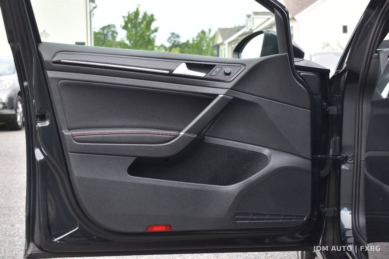 Used 2017 Volkswagen GTI SE FWD image 8