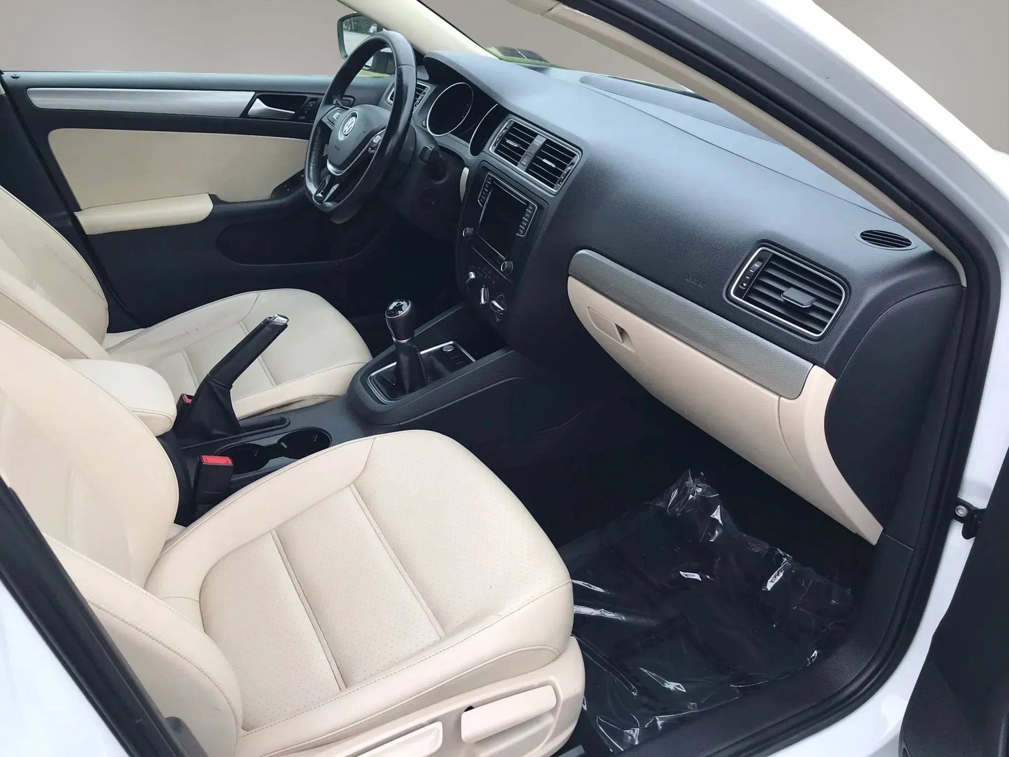 Used 2017 Volkswagen Jetta SE FWD image 46