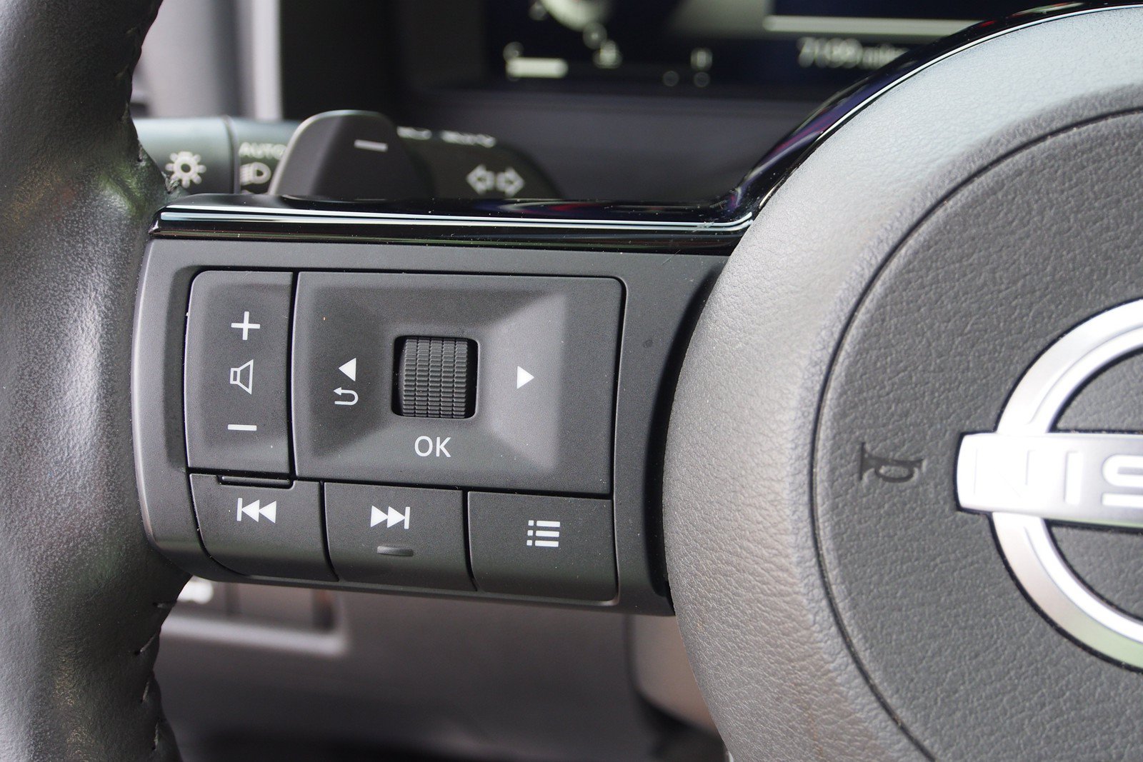 Used 2024 Nissan Rogue Platinum FWD image 24