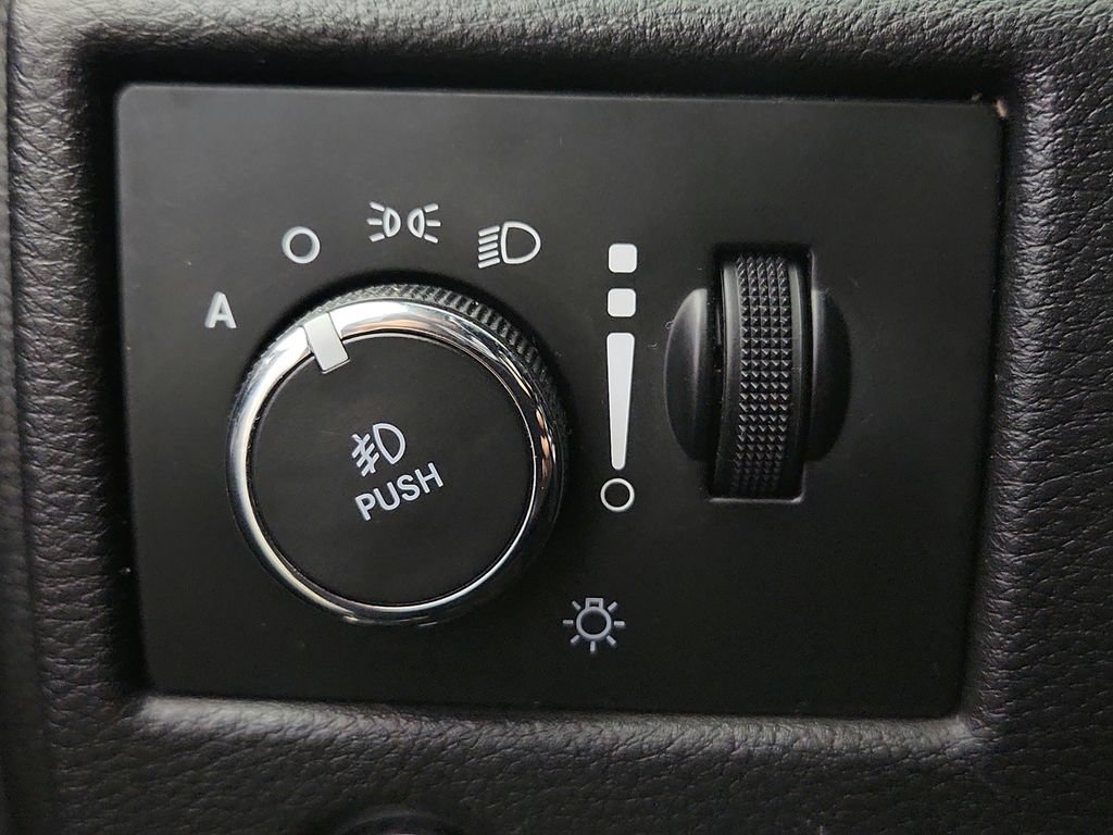 Used 2019 Jeep Grand Cherokee Laredo AWD/4WD image 21