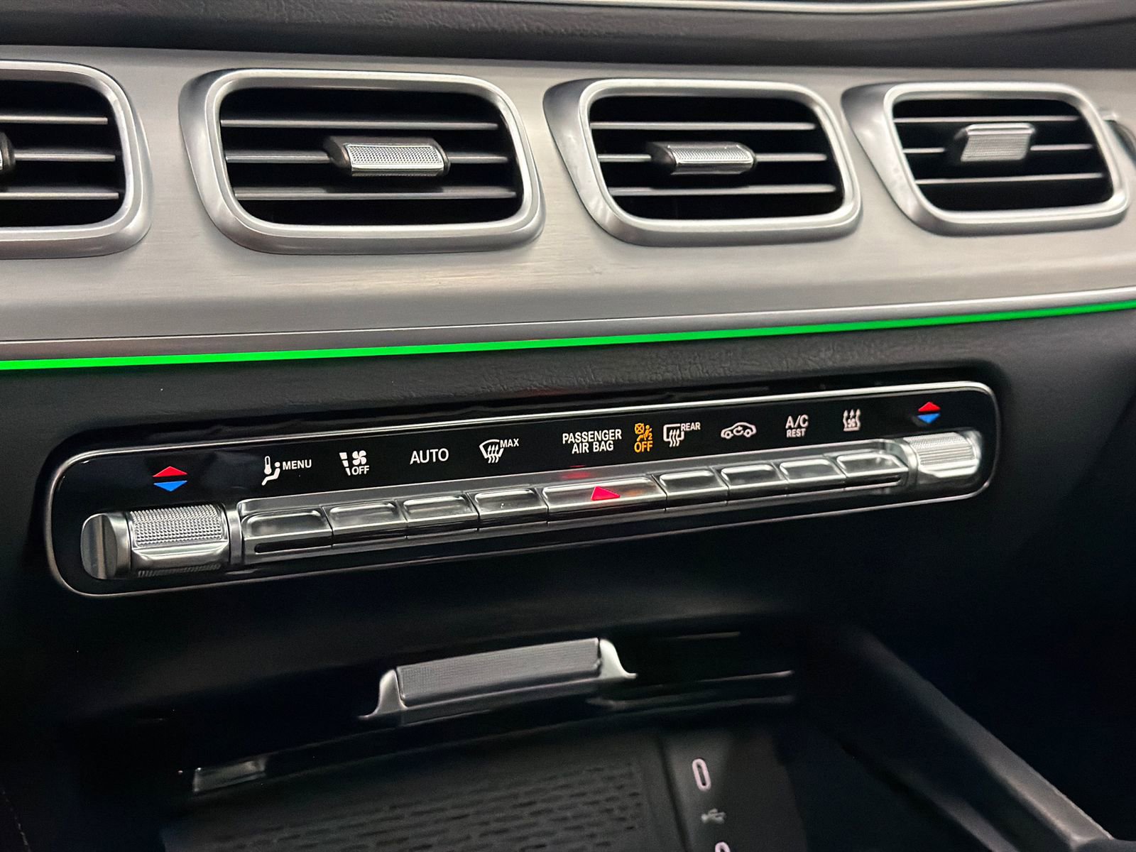 Used 2024 Mercedes-Benz GLE 450e 4MATIC image 29