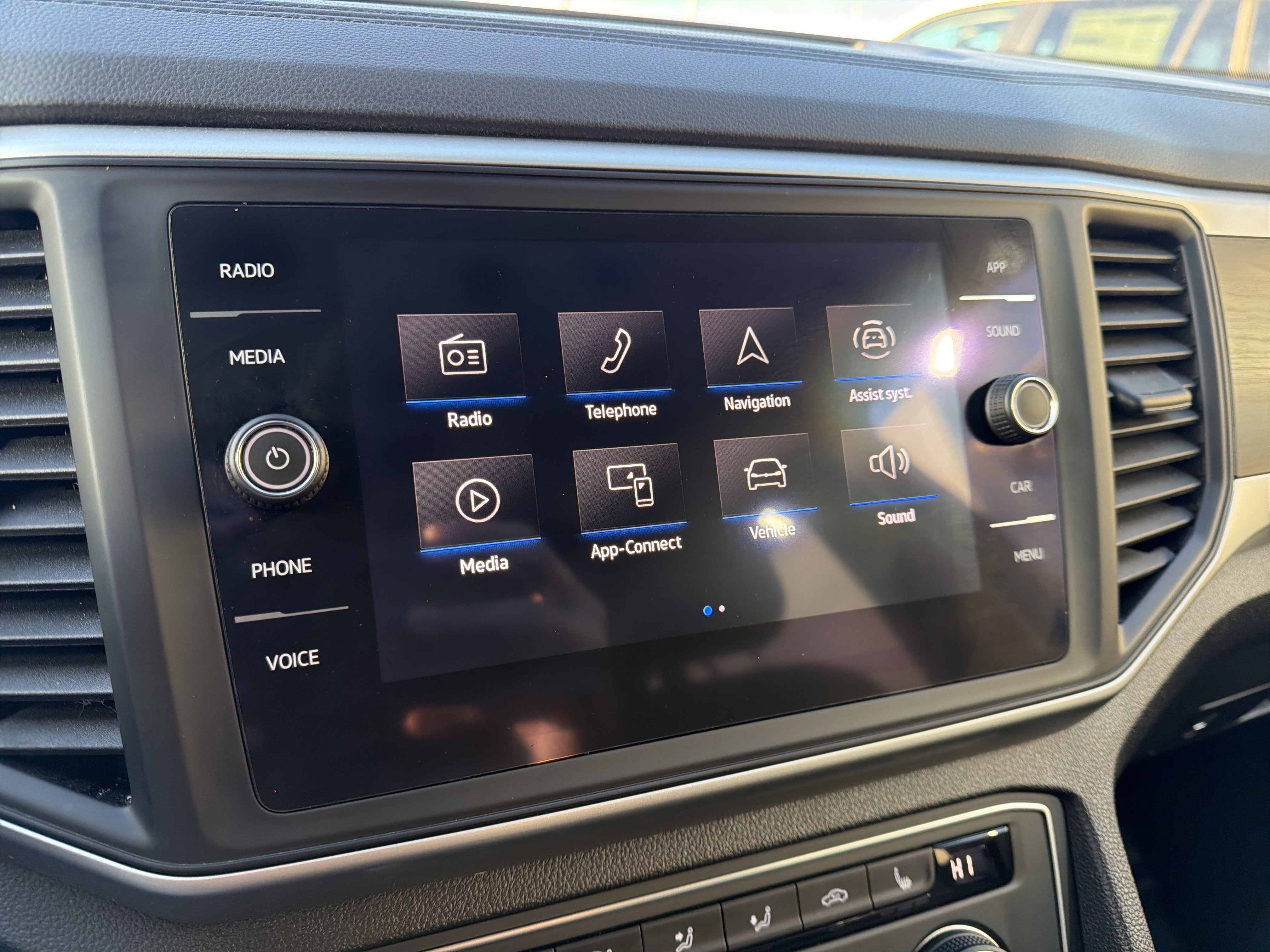 Used 2021 Volkswagen Atlas SE image 19