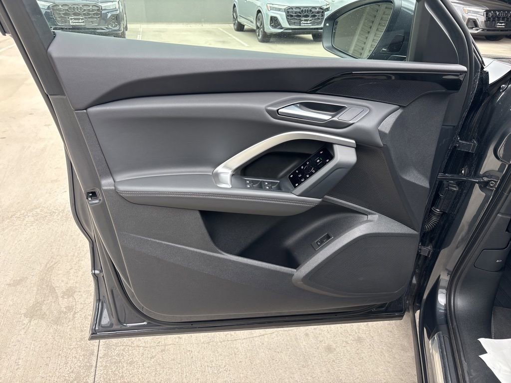 Used 2025 Audi Q5 Premium w/ Convenience Package AWD/4WD image 10