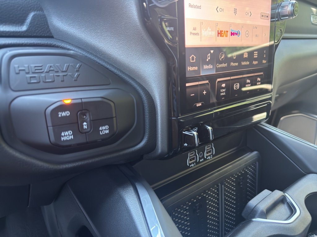 New 2026 RAM 2500 Laramie AWD/4WD image 19