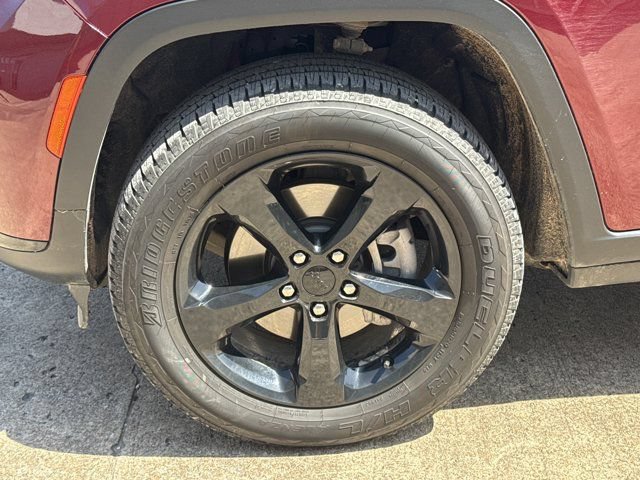 Used 2023 Jeep Grand Cherokee L Laredo AWD/4WD image 16