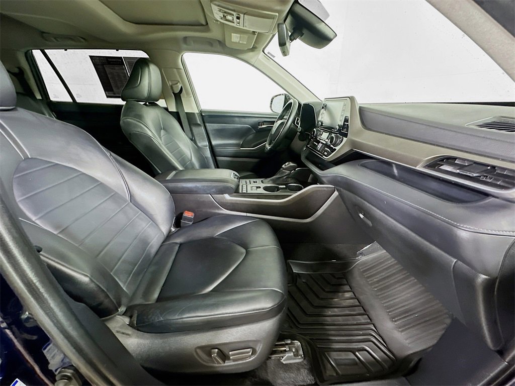 Used 2021 Toyota Highlander XLE image 12