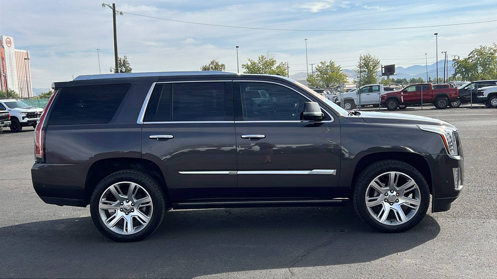 Used 2017 Cadillac Escalade Premium Luxury image 4