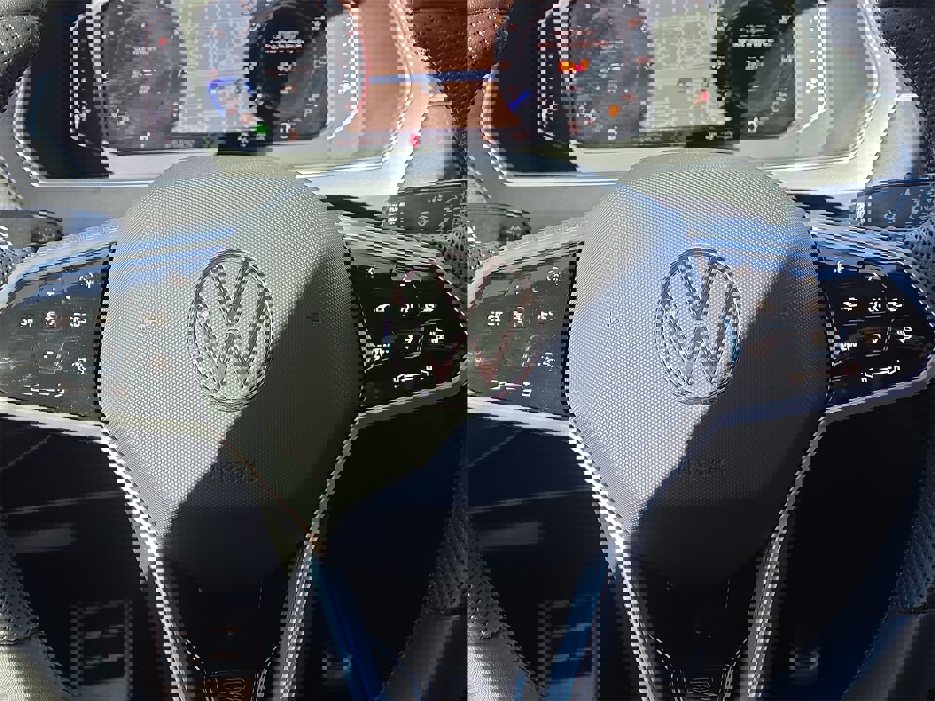 Used 2024 Volkswagen Tiguan SEL R-Line w/ MDO Package, Two-Row image 21