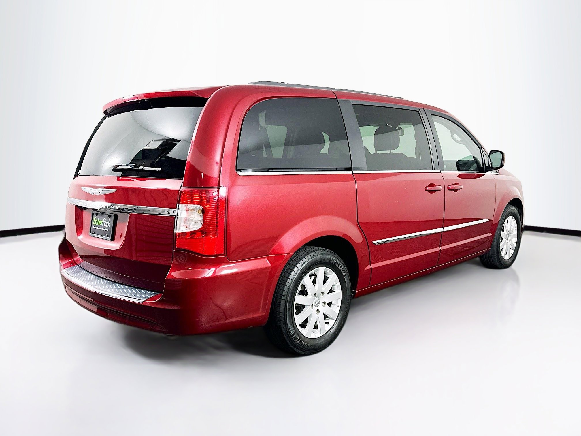 Used 2014 Chrysler Town & Country Touring FWD image 9