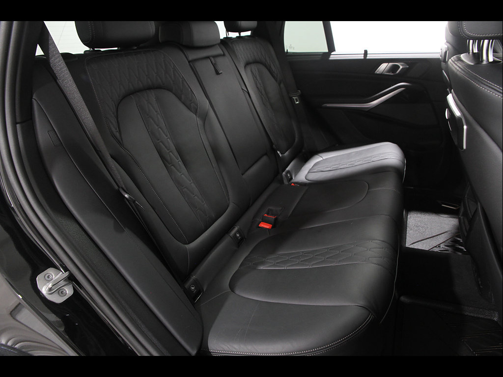 Used 2024 BMW X5 xDrive40i w/ Executive Package AWD/4WD image 18