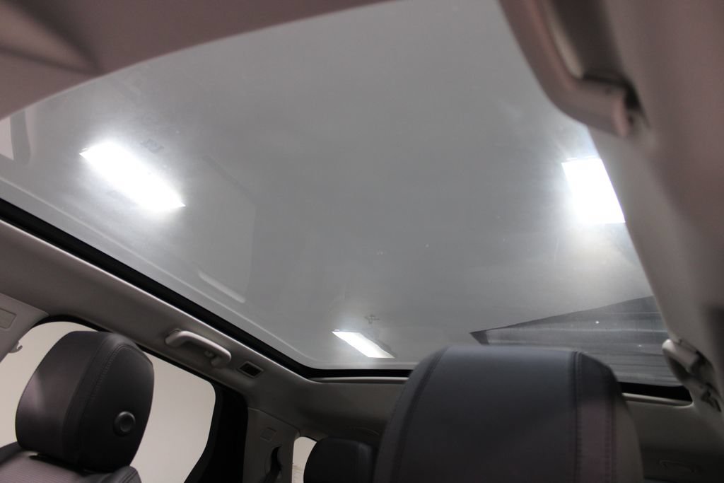 Used 2021 Land Rover Discovery Sport SE AWD/4WD image 56